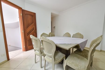 Casa para alugar com 300m², 4 quartos e 2 vagas Casa para alugar com 300m², 4 quartos e 2 vagasSala de jantar