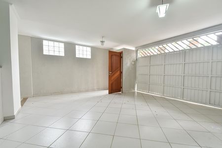 Casa para alugar com 300m², 4 quartos e 2 vagas Casa para alugar com 300m², 4 quartos e 2 vagasGaragem