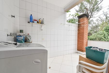 Casa para alugar com 300m², 4 quartos e 2 vagas Casa para alugar com 300m², 4 quartos e 2 vagasÁrea de serviço