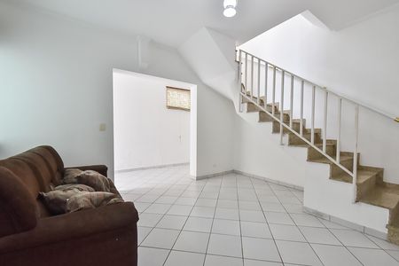 Casa para alugar com 300m², 4 quartos e 2 vagas Casa para alugar com 300m², 4 quartos e 2 vagasSala - piso inferior