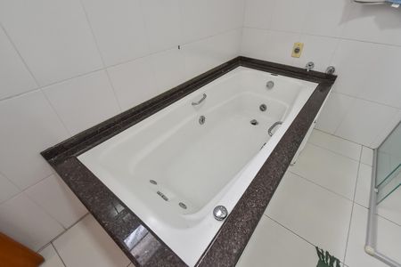 Casa para alugar com 300m², 4 quartos e 2 vagas Casa para alugar com 300m², 4 quartos e 2 vagasBanheiro da suíte 1