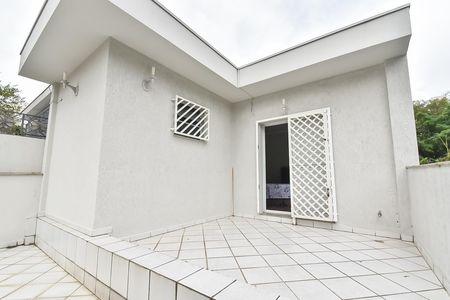 Casa para alugar com 300m², 4 quartos e 2 vagas Casa para alugar com 300m², 4 quartos e 2 vagasVaranda da suíte 1