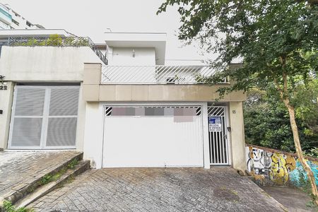 Casa para alugar com 300m², 4 quartos e 2 vagas Casa para alugar com 300m², 4 quartos e 2 vagasFachada