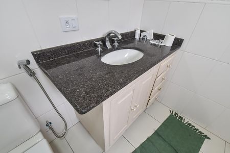 Casa para alugar com 300m², 4 quartos e 2 vagas Casa para alugar com 300m², 4 quartos e 2 vagasBanheiro da suíte 1