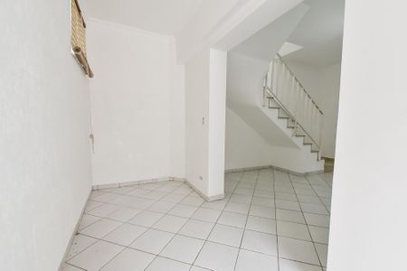 Casa para alugar com 300m², 4 quartos e 2 vagas Casa para alugar com 300m², 4 quartos e 2 vagasSala - piso inferior