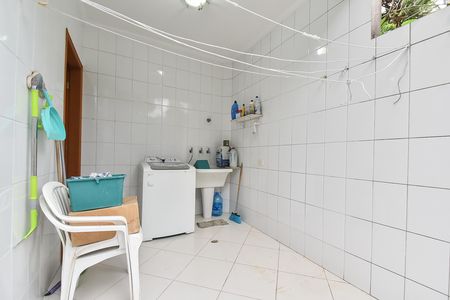 Casa para alugar com 300m², 4 quartos e 2 vagas Casa para alugar com 300m², 4 quartos e 2 vagasÁrea de serviço
