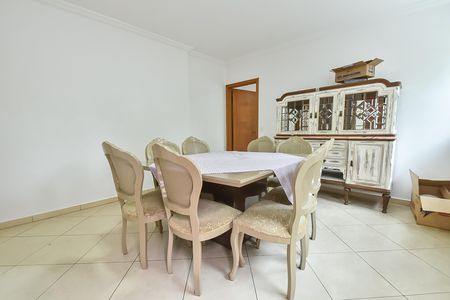 Casa para alugar com 300m², 4 quartos e 2 vagas Casa para alugar com 300m², 4 quartos e 2 vagasSala de jantar