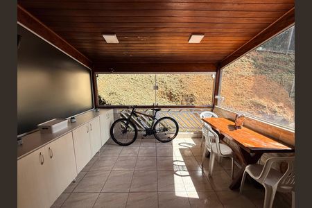 Casa à venda com 95m², 2 quartos e 1 vaga