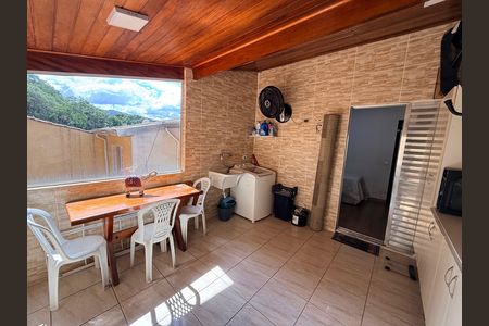 Casa à venda com 95m², 2 quartos e 1 vaga