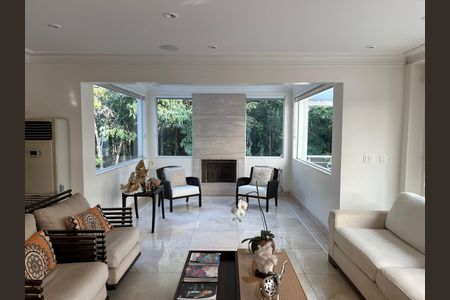 Casa à venda com 4 quartos, 650m² em Vila Santos, São Paulo