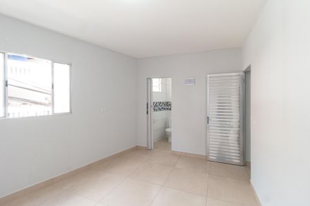 Quarto de casa para alugar com 1 quarto, 31m² em Vila Silviania, Carapicuíba