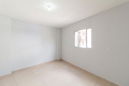 Quarto de casa para alugar com 1 quarto, 31m² em Vila Silviania, Carapicuíba