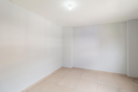 Quarto de casa para alugar com 1 quarto, 31m² em Vila Silviania, Carapicuíba