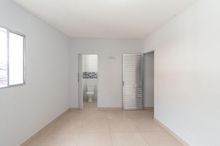 Quarto de casa para alugar com 1 quarto, 31m² em Vila Silviania, Carapicuíba