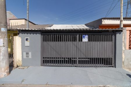 Casa para alugar com 80m², 2 quartos e 2 vagas Casa para alugar com 80m², 2 quartos e 2 vagasFachada