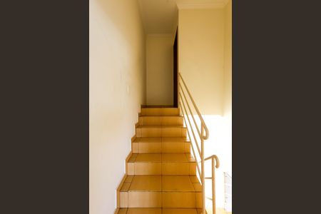 Casa para alugar com 150m², 2 quartos e 1 vaga Casa para alugar com 150m², 2 quartos e 1 vagaescada 2