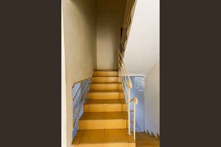 escada de casa para alugar com 2 quartos, 150m² em Jardim Tres Irmaos, Taboão da Serra