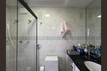 Apartamento à venda com 77m², 3 quartos e 2 vagas Apartamento à venda com 77m², 3 quartos e 2 vagasBanheiro da Suíte