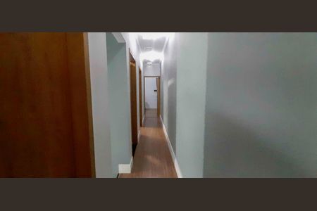 Casa para alugar com 250m², 4 quartos e 4 vagas Casa para alugar com 250m², 4 quartos e 4 vagasCorredor