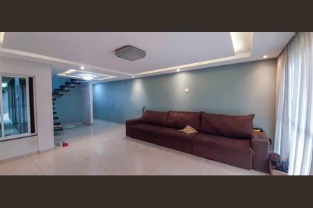 Casa para alugar com 250m², 4 quartos e 4 vagas