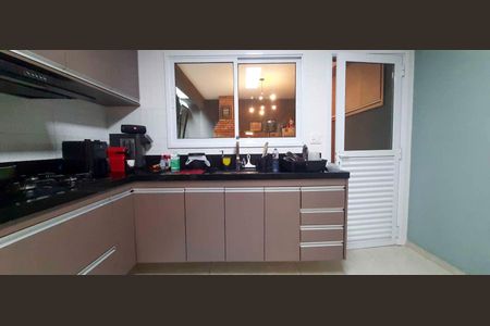 Casa para alugar com 250m², 4 quartos e 4 vagas