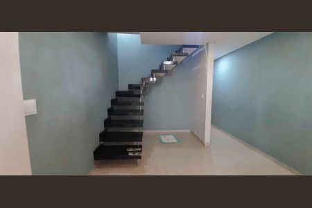 Casa para alugar com 250m², 4 quartos e 4 vagas Casa para alugar com 250m², 4 quartos e 4 vagasAcesso aos Quartos