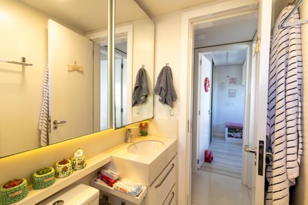 Apartamento à venda com 61m², 2 quartos e 1 vaga Apartamento à venda com 61m², 2 quartos e 1 vagaBanheiro