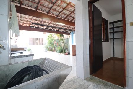 Casa à venda com 135m², 3 quartos e 2 vagasÁrea de Serviço