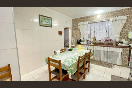 Casa à venda com 343m², 5 quartos e 5 vagasCozinha