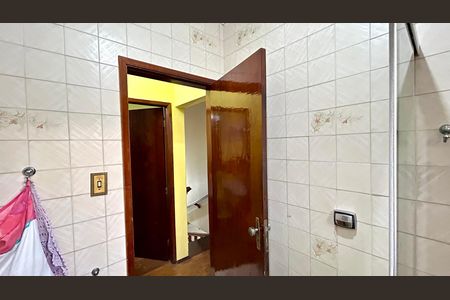 Casa à venda com 343m², 5 quartos e 5 vagasBanheiro 2