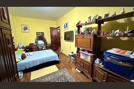 Casa à venda com 343m², 5 quartos e 5 vagasQuarto 1