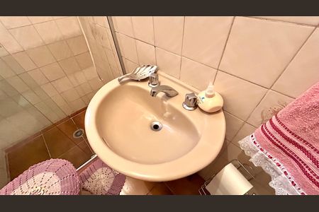 Casa à venda com 343m², 5 quartos e 5 vagasBanheiro da Suíte 2