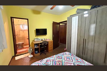 Casa à venda com 343m², 5 quartos e 5 vagasQuarto Suíte 2