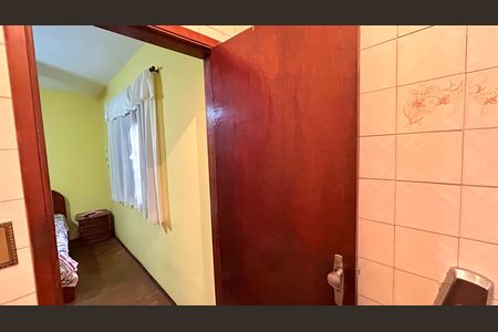 Casa à venda com 343m², 5 quartos e 5 vagasBanheiro da Suíte 2