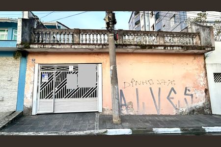Casa à venda com 343m², 5 quartos e 5 vagasPlaca instalada na fachada do imóvel 