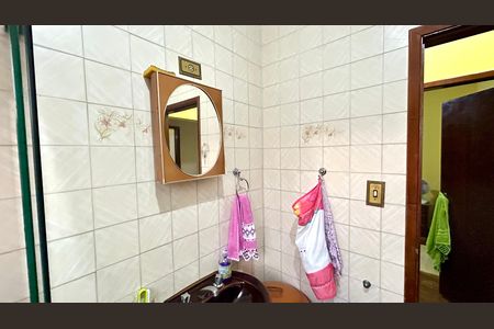 Casa à venda com 343m², 5 quartos e 5 vagasBanheiro 2