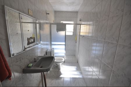 Casa à venda com 320m², 3 quartos e 2 vagasBanheiro