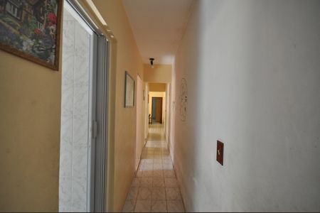 Casa à venda com 320m², 3 quartos e 2 vagasCorredor