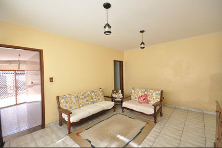 Casa à venda com 320m², 3 quartos e 2 vagasSala