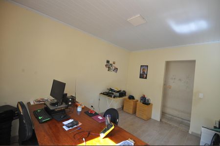 Casa à venda com 320m², 3 quartos e 2 vagasQuarto 2