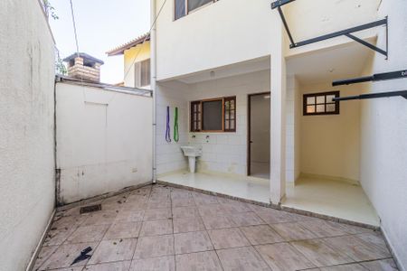 Casa de condomínio para alugar com 106m², 2 quartos e 2 vagas