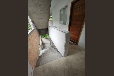 Apartamento para alugar com 40m², 1 quarto e sem vaga Apartamento para alugar com 40m², 1 quarto e sem vagaEscada