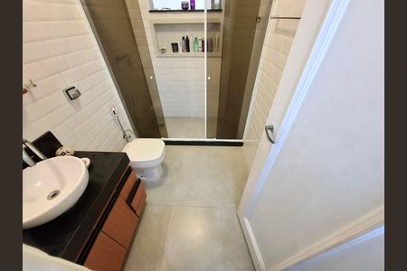 Apartamento à venda com 82m², 2 quartos e 1 vaga Apartamento à venda com 82m², 2 quartos e 1 vagaBanheiro