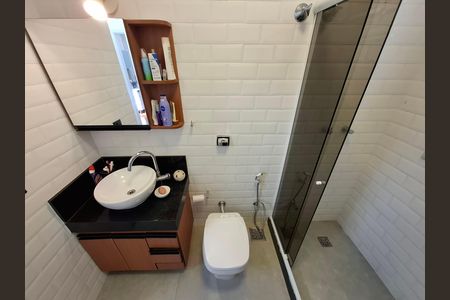 Apartamento à venda com 82m², 2 quartos e 1 vaga Apartamento à venda com 82m², 2 quartos e 1 vagaBanheiro