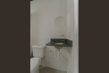 Banheiro de kitnet/studio para alugar com 1 quarto, 25m² em Cambuci, São Paulo
