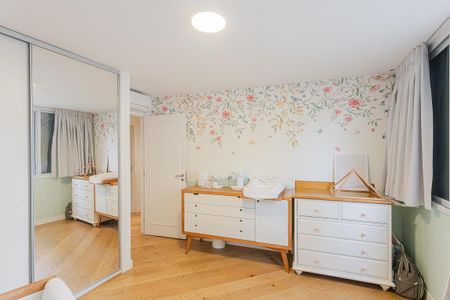 Quarto 1 de apartamento à venda com 3 quartos, 180m² em Jardim Paulistano, São Paulo