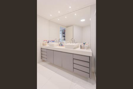 Apartamento à venda com 180m², 3 quartos e 2 vagasBanheiro da Suíte