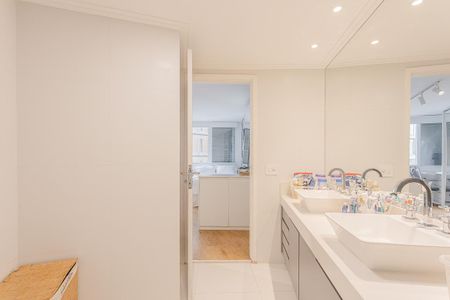 Apartamento à venda com 180m², 3 quartos e 2 vagasBanheiro da Suíte
