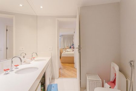 Apartamento à venda com 180m², 3 quartos e 2 vagasBanheiro