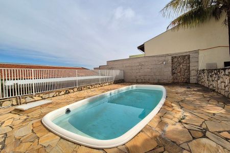 Casa para alugar com 60m², 1 quarto e 2 vagas Casa para alugar com 60m², 1 quarto e 2 vagasÁrea comum - Piscina
